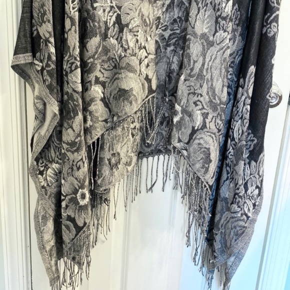 Abercrombie & Fitch Floral Fringe Poncho Coverup - Picture 5 of 5